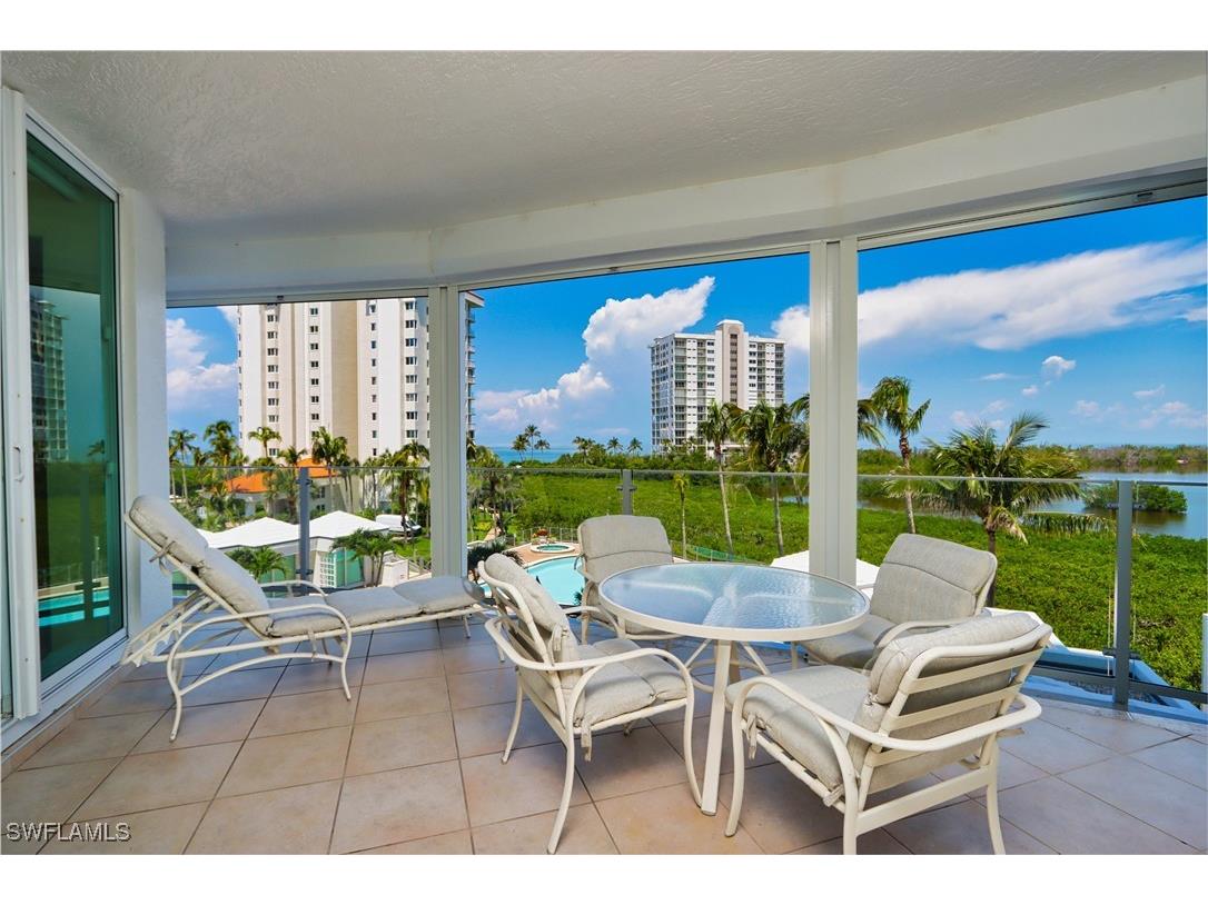 60 Seagate Drive #402 Naples FL 34103 225039284 image1