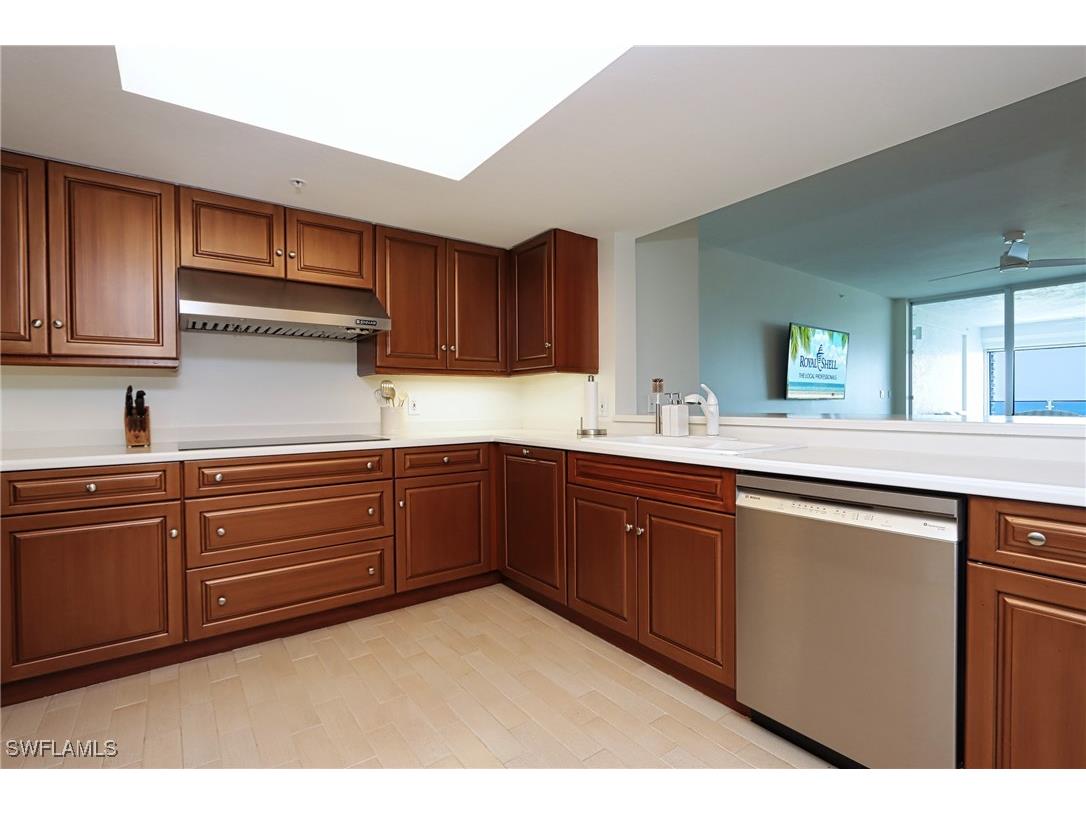 60 Seagate Drive #704 Naples FL 34103 225045328 image11