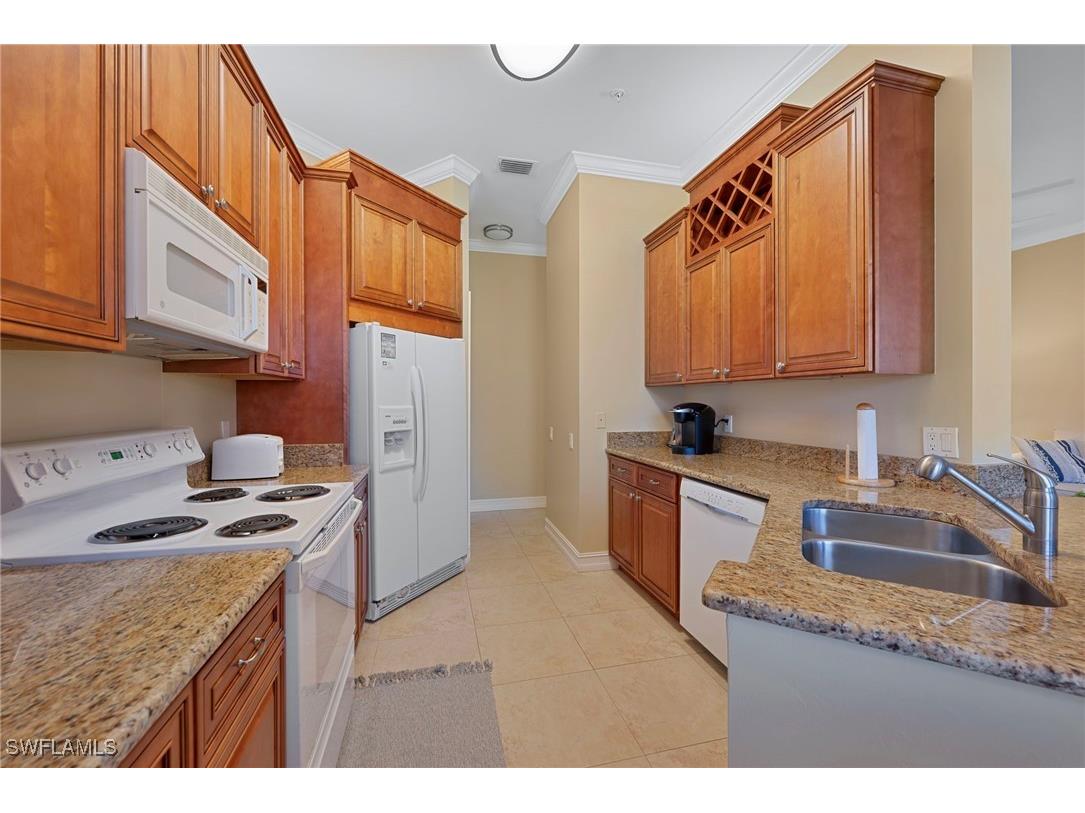 600 L Ambiance Circle #203 Naples FL 34108 226001024 image9