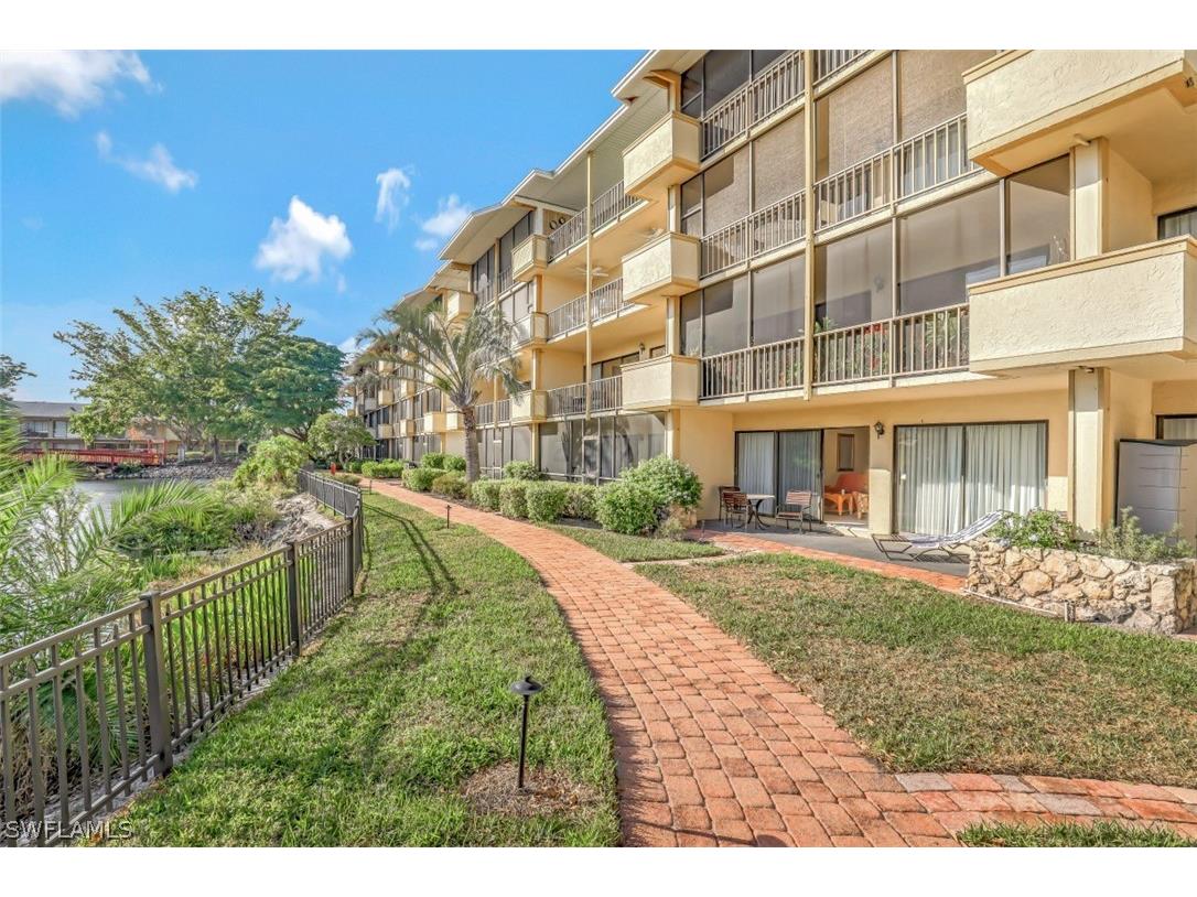 600 Neapolitan Way #252 Naples FL 34103 222085763 image1