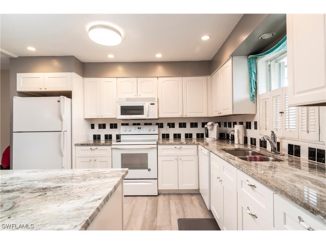 600 Valley Stream Drive #F8 Naples FL 34113 223069659 image1