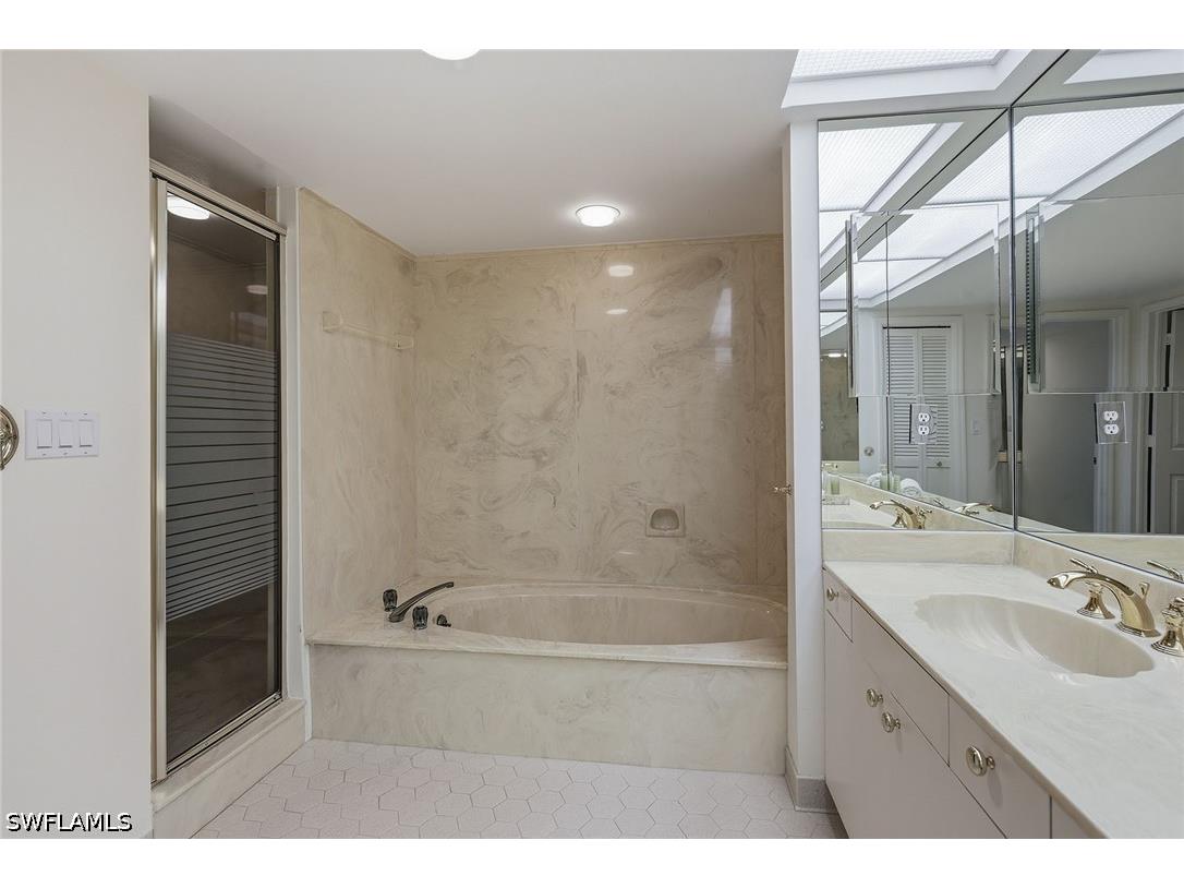 6001 Pelican Bay Boulevard #201 Naples FL 34108 226016372 image17