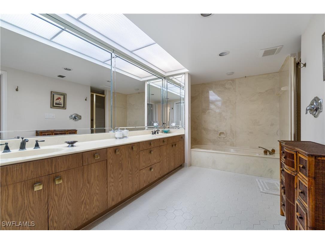 6001 Pelican Bay Boulevard #202 Naples FL 34108 225050686 image12