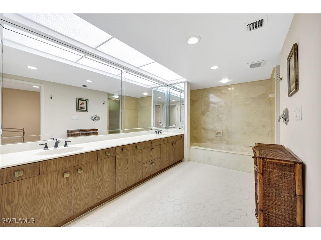 6001 Pelican Bay Boulevard #202 Naples FL 34108 225068081 image18