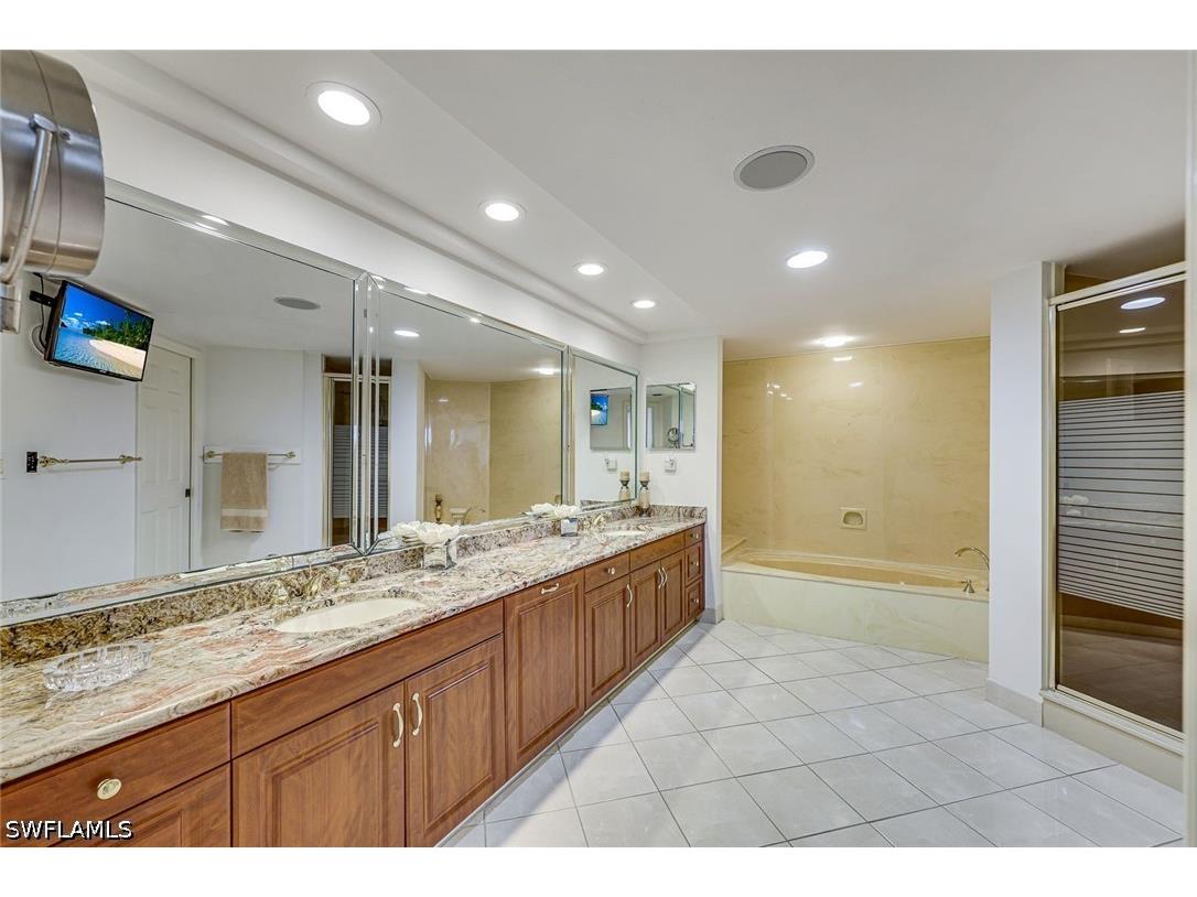 6001 Pelican Bay Boulevard #F Naples FL 34108 226019969 image17