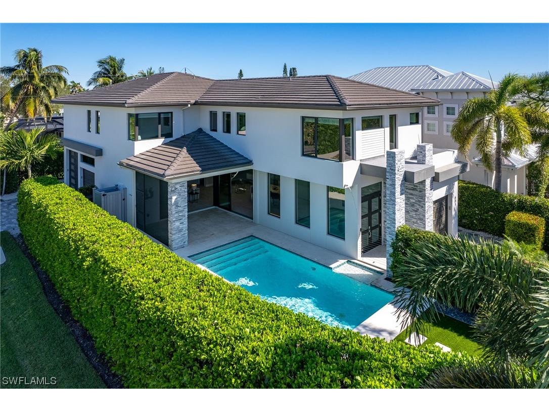 601 91st Avenue N Naples FL 34108 223076961 image1