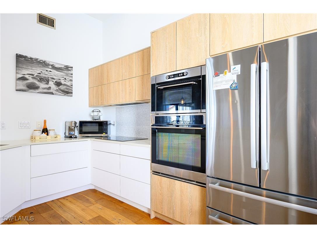 601 Beachwalk Circle #L202 Naples FL 34108 225073072 image10