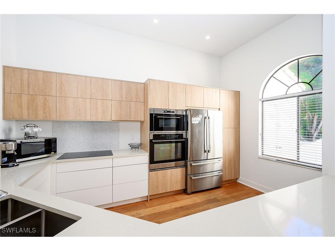 601 Beachwalk Circle #L202 Naples FL 34108 225073072 image9