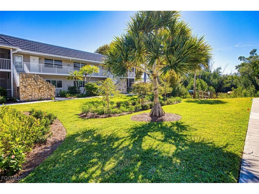 601 Periwinkle Way #D7 Sanibel FL 33957 2026005678 image1