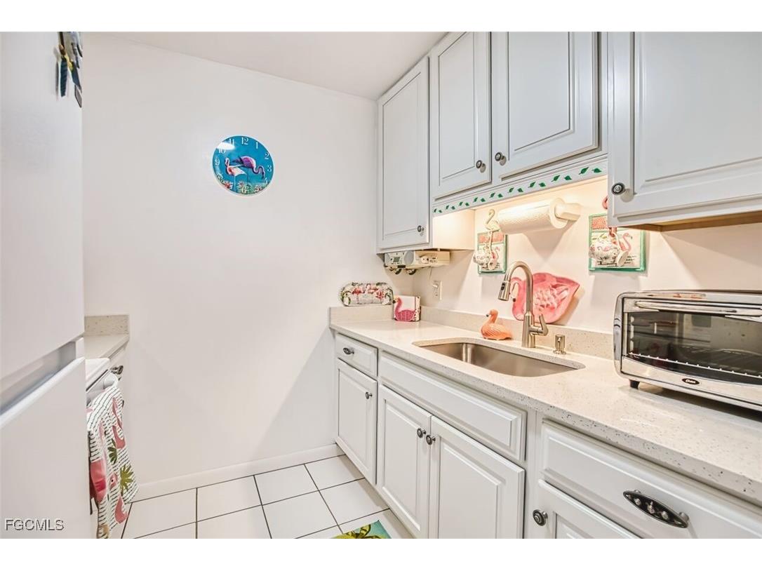 601 Periwinkle Way #D7 Sanibel FL 33957 2026005678 image18