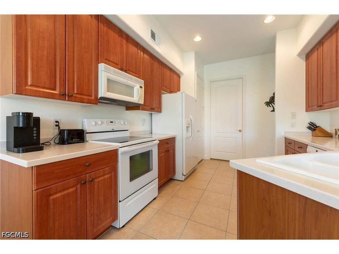 6011 Jonathans Bay Circle #402 Fort Myers FL 33908 2026018937 image9