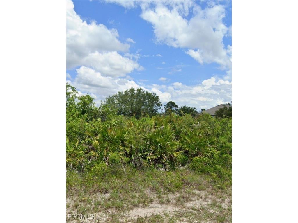 6012 Laura Avenue N Lehigh Acres FL 33971 2025017238 image1