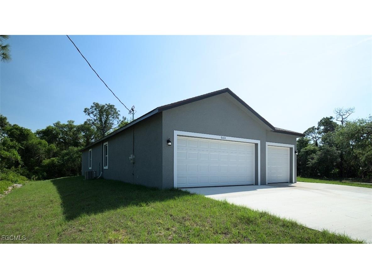 6018 N Moss Circle Labelle FL 33935 2025009951 image2