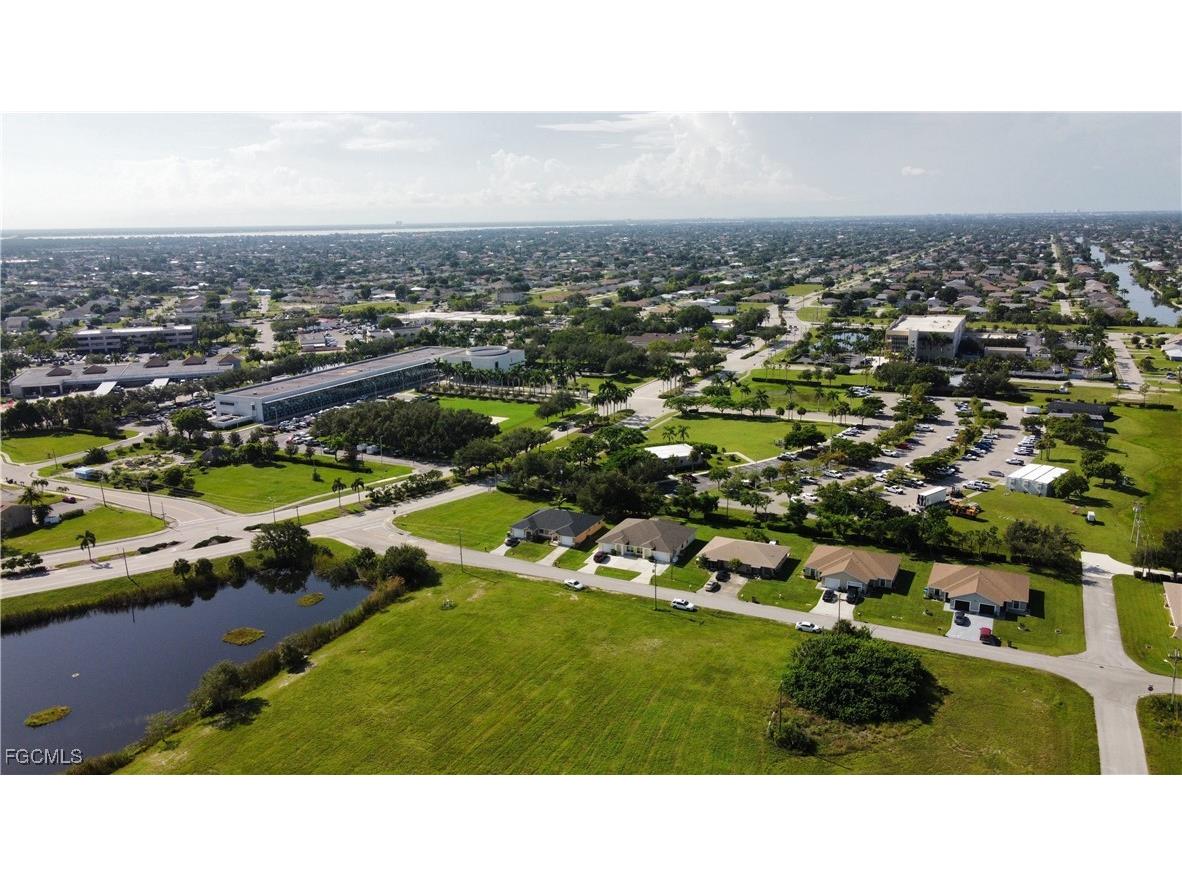 602 SE 9th Street Cape Coral FL 33990 2025007533 image7