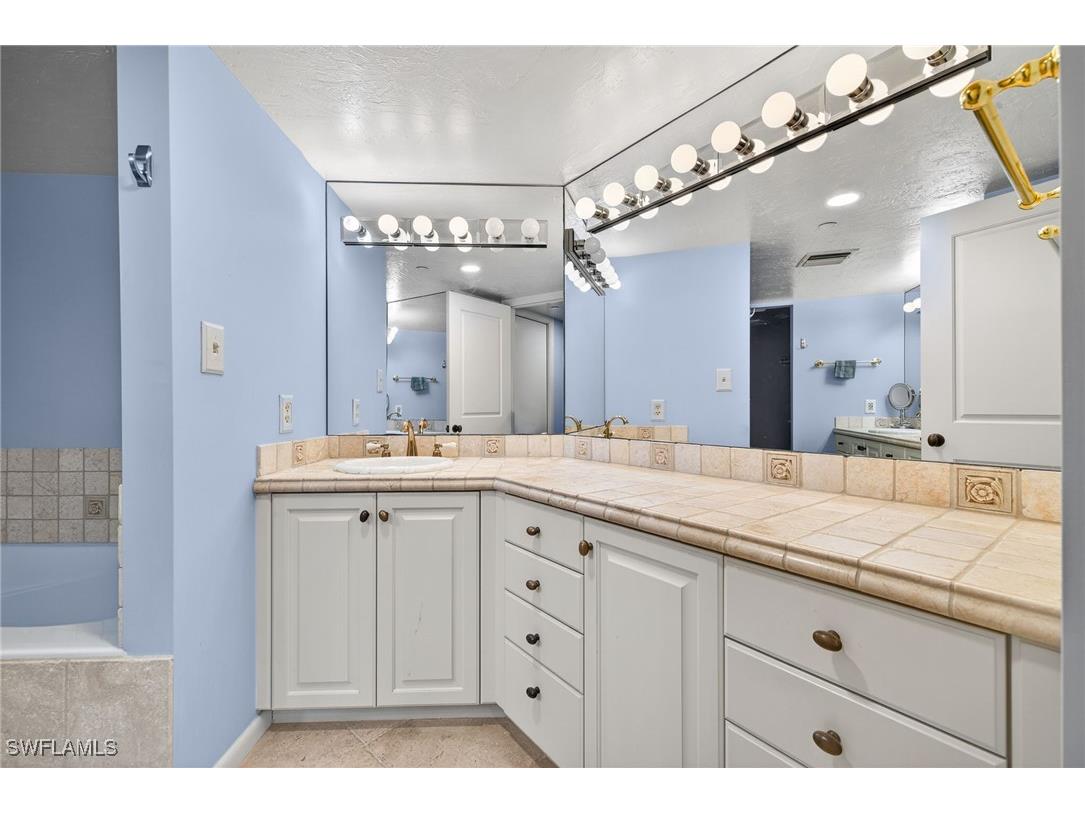 6020 Pelican Bay Boulevard #E302 Naples FL 34108 226003424 image23