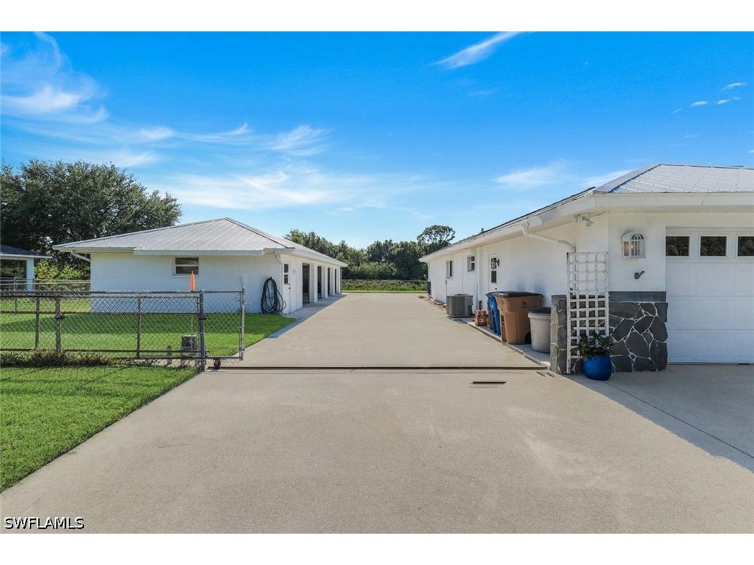 6029 & 6031 Higgins Avenue Fort Myers FL 33905 226016448 image6