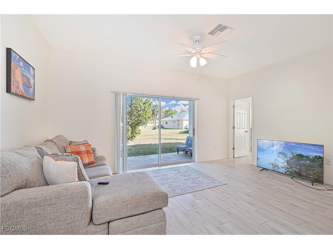 603 & 605 SE 23rd Place Cape Coral FL 33990 2025023451 image10