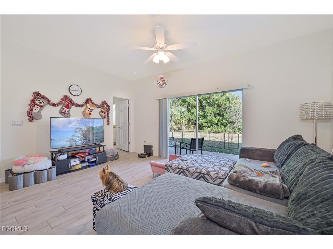 603 & 605 SE 23rd Place Cape Coral FL 33990 2025023451 image24