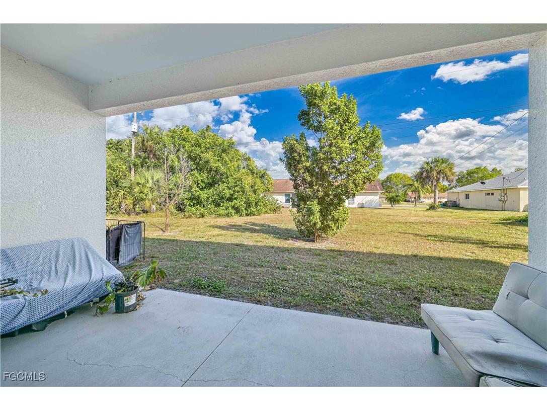603 & 605 SE 23rd Place Cape Coral FL 33990 2025023451 image4