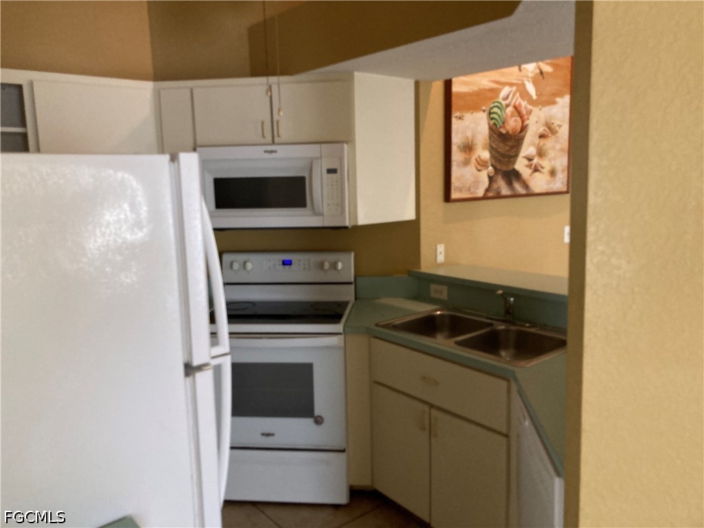 603 SE 13th Terrace Cape Coral FL 33990 2026022233 image2