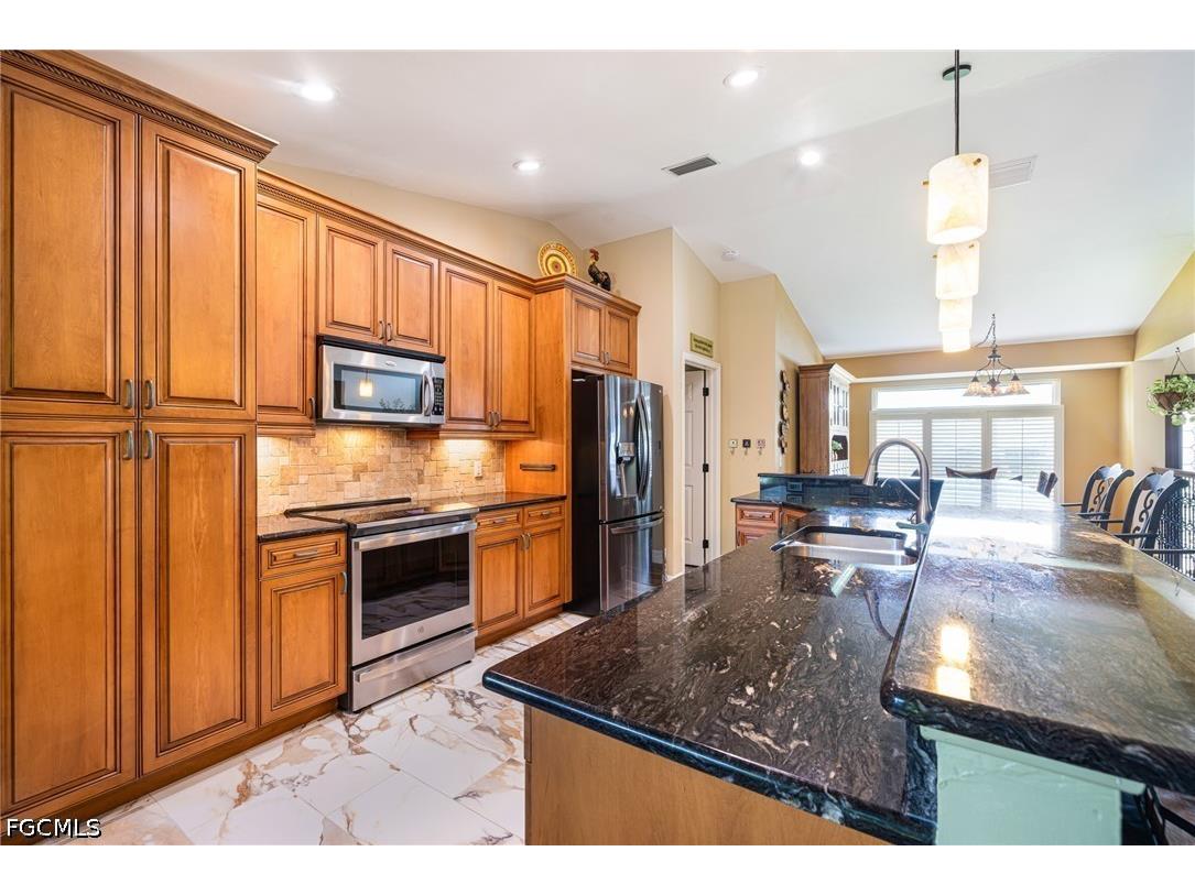 6037 Birnam Wood Lane Fort Myers FL 33908 2026028462 image10