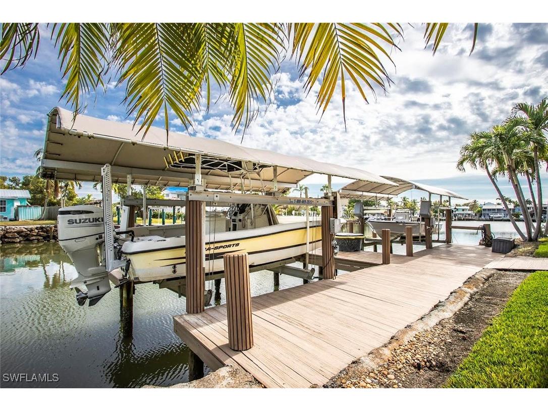 604 Sunset Court Goodland FL 34140 225079746 image2