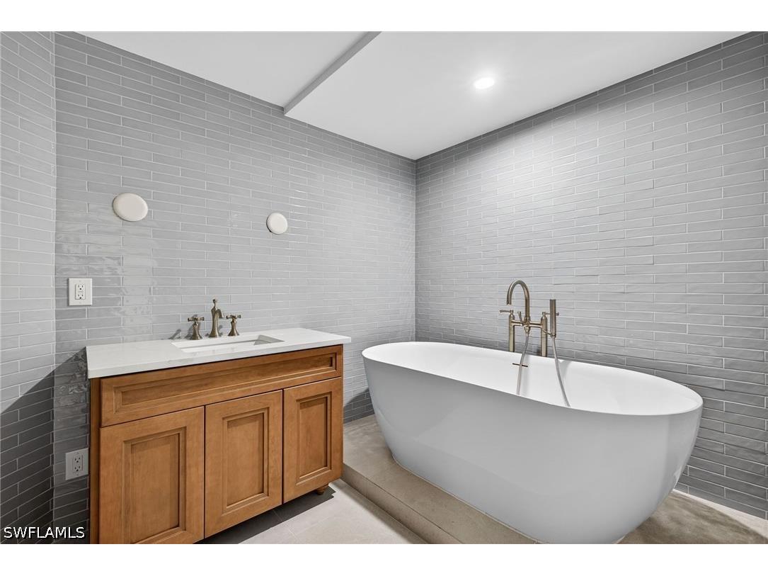 6040 Pelican Bay Boulevard #303D Naples FL 34108 226012977 image24