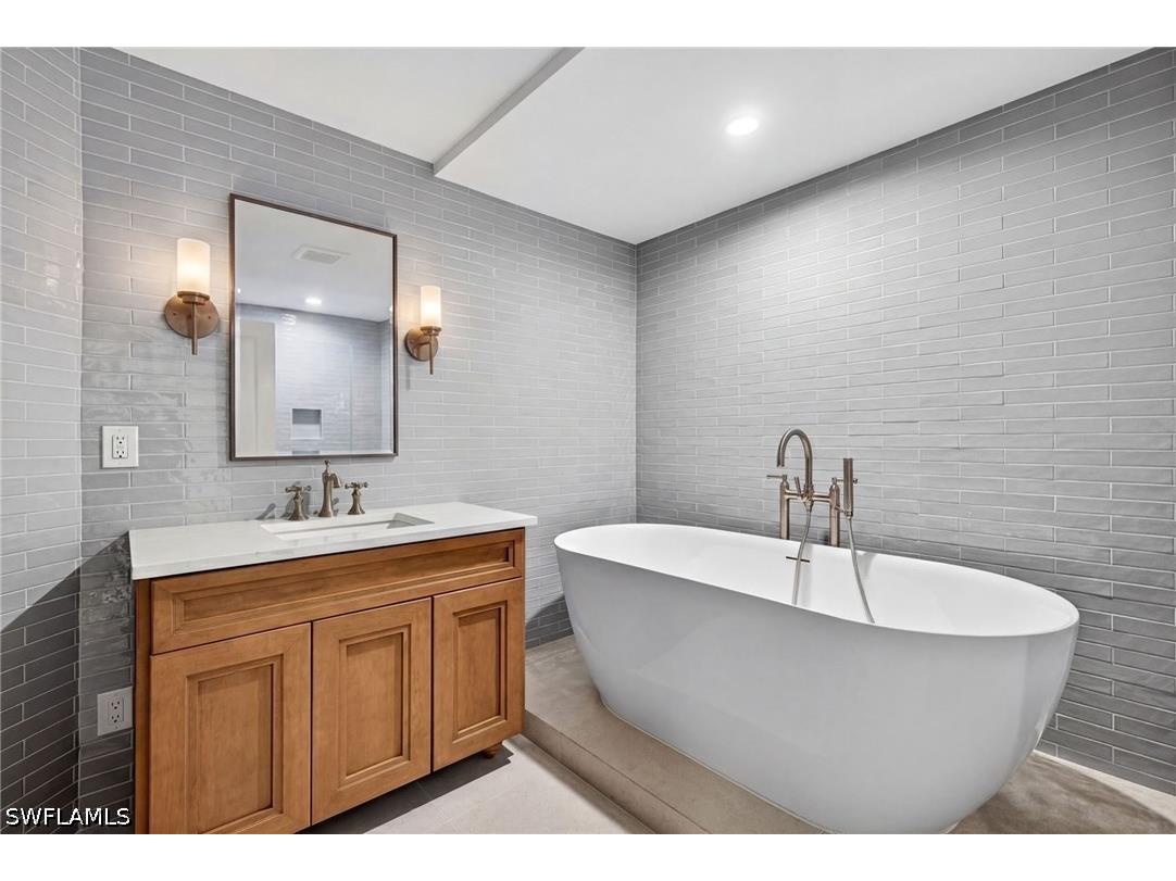 6040 Pelican Bay Boulevard #303D Naples FL 34108 226012977 image25