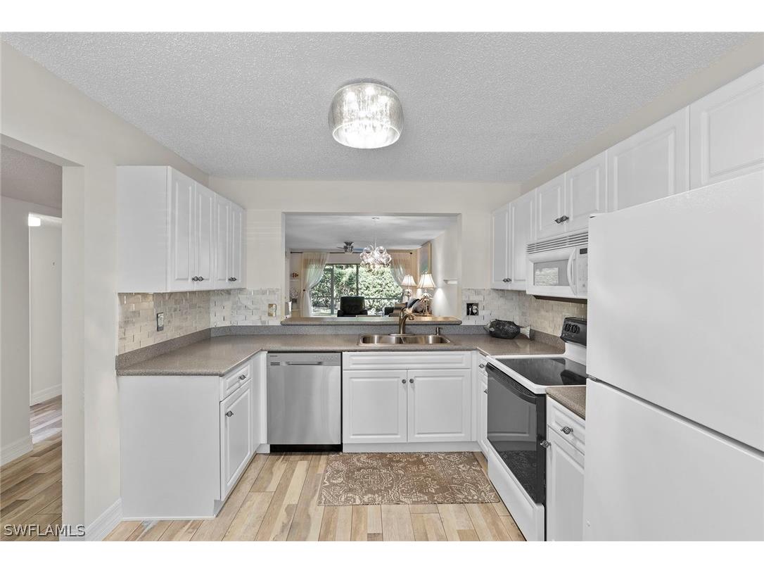 605 Squire Circle #103 Naples FL 34104 226007770 image10