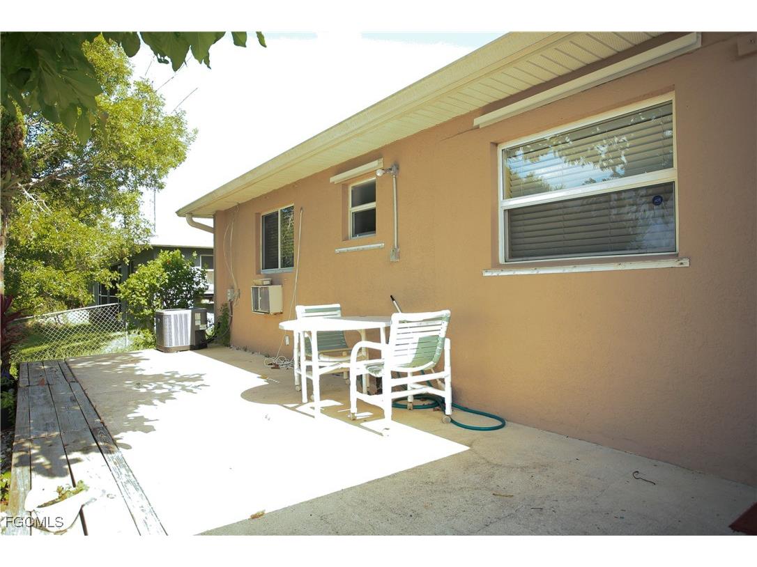 606 SE 6th Terrace Cape Coral FL 33990 2025024273 image21