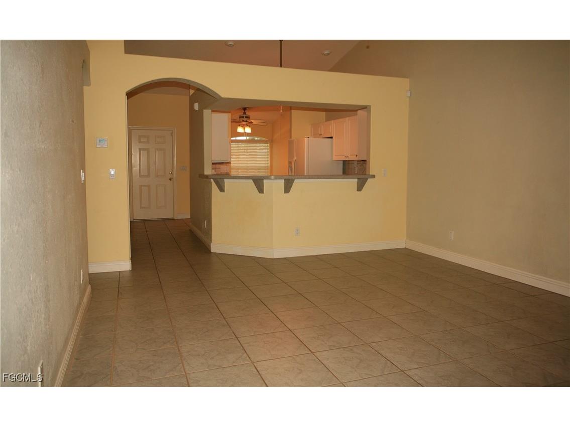 606 SE 6th Terrace Cape Coral FL 33990 2025024273 image4