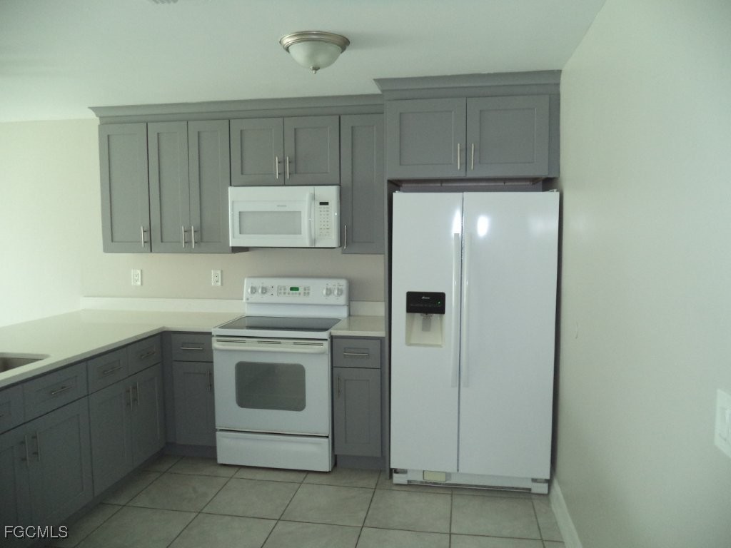 6062 Laurelwood Drive Fort Myers FL 33905 2025014676 image2