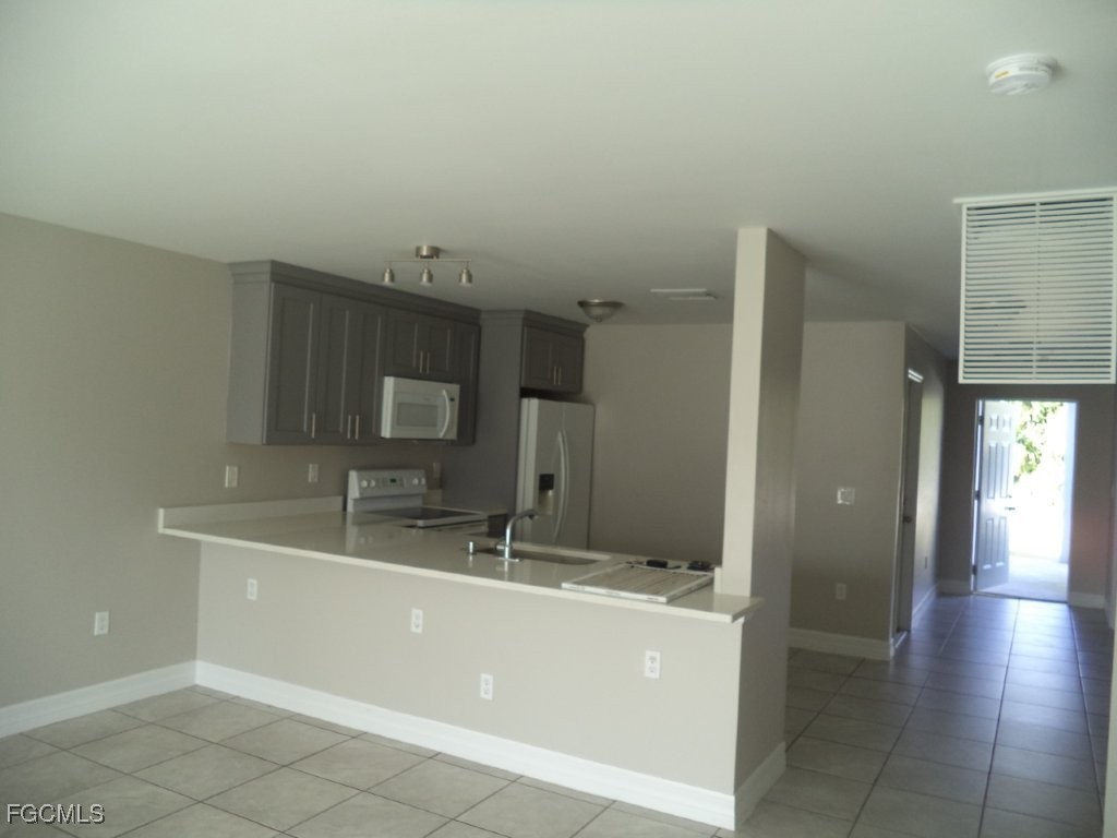 6062 Laurelwood Drive Fort Myers FL 33905 2025014676 image3