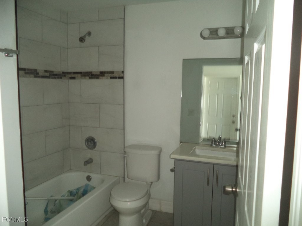 6062 Laurelwood Drive Fort Myers FL 33905 2025014676 image4