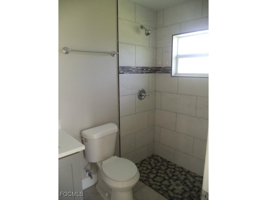 6062 Laurelwood Drive Fort Myers FL 33905 2025014676 image5