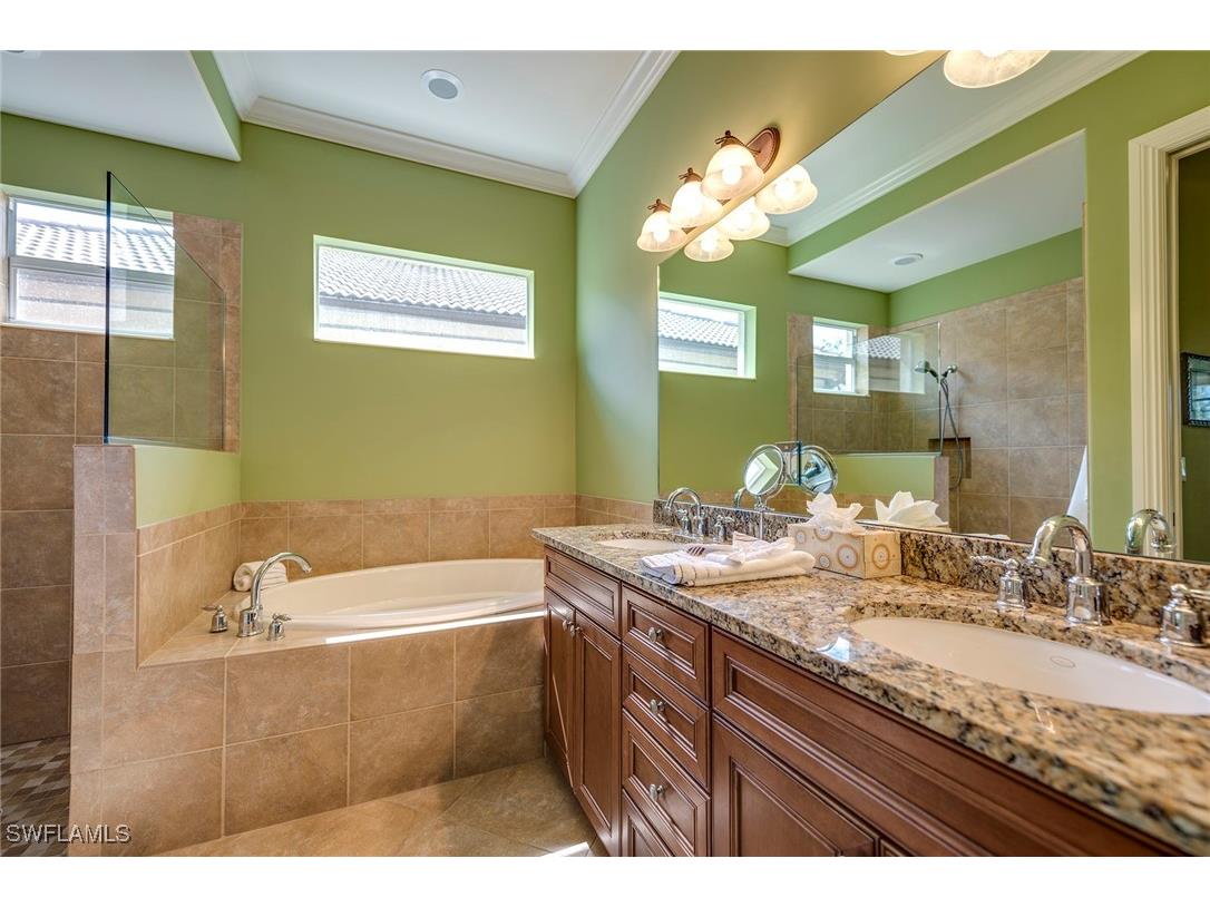 6065 Divot Court Naples FL 34113 225067617 image8