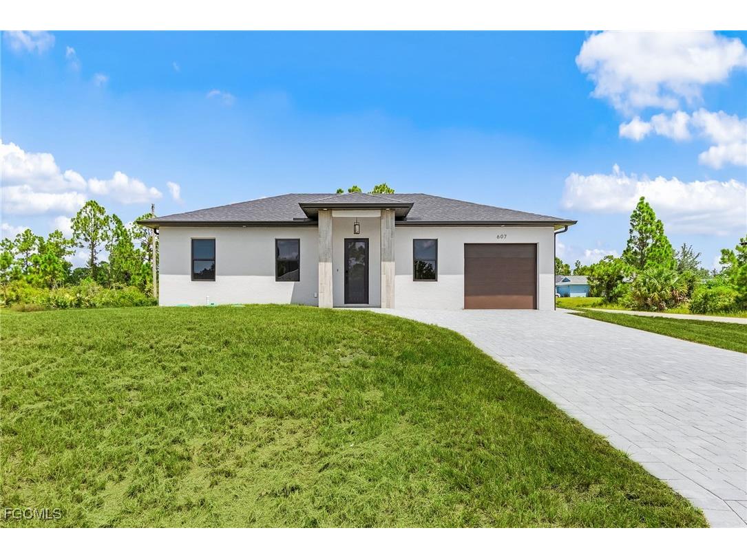 607 E 8th Street Lehigh Acres FL 33972 2025003800 image1