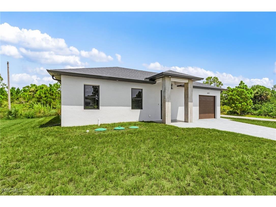 607 E 8th Street Lehigh Acres FL 33972 2025003800 image3