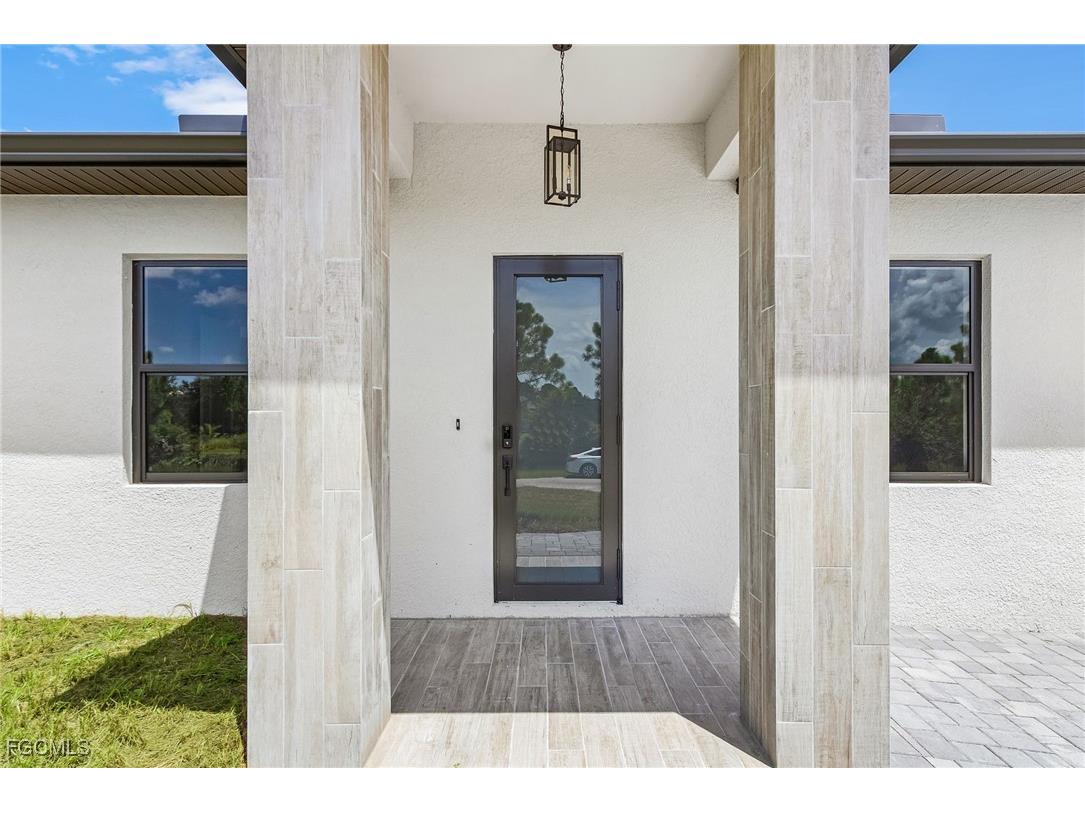 607 E 8th Street Lehigh Acres FL 33972 2025003800 image4