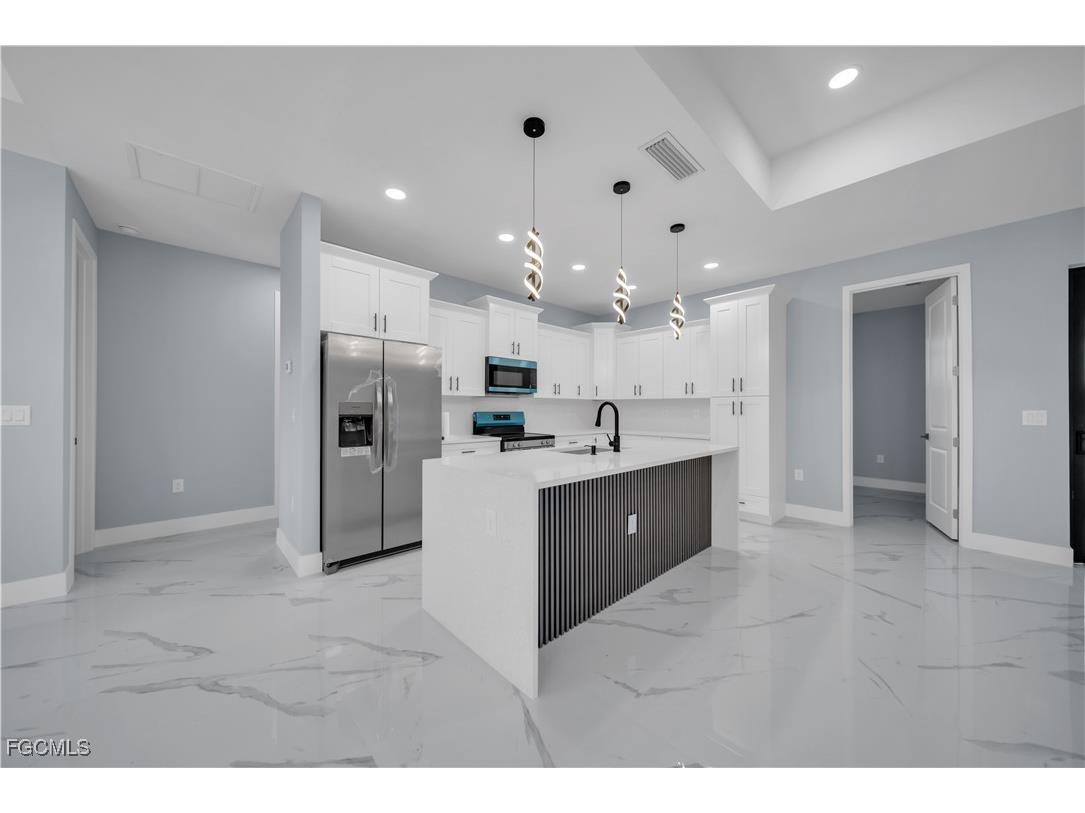 607 Hutton Street Lehigh Acres FL 33974 2025004298 image8