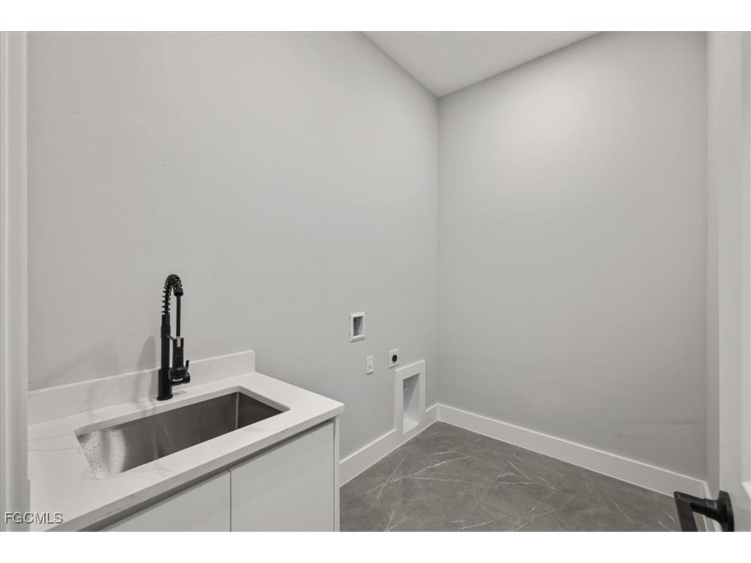 607 NW 7th Street Cape Coral FL 33993 2025025351 image33