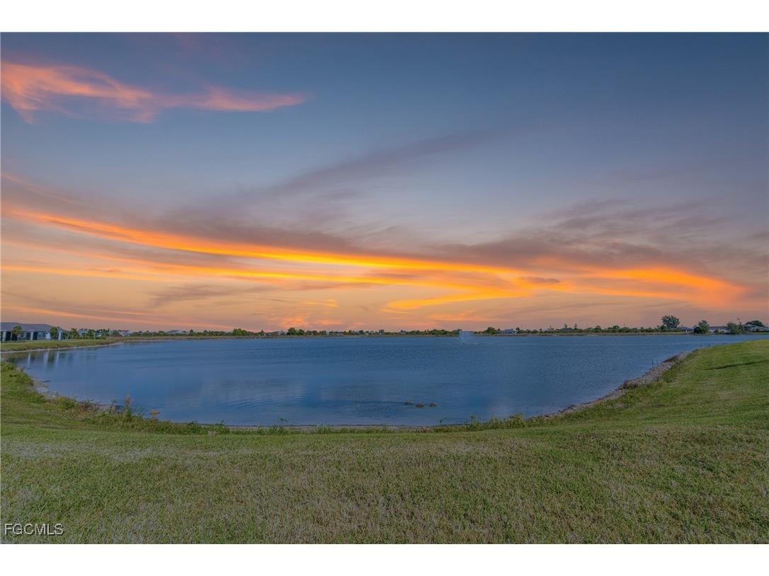 607 Parkshore Lake Avenue Cape Coral FL 33993 2025018778 image2