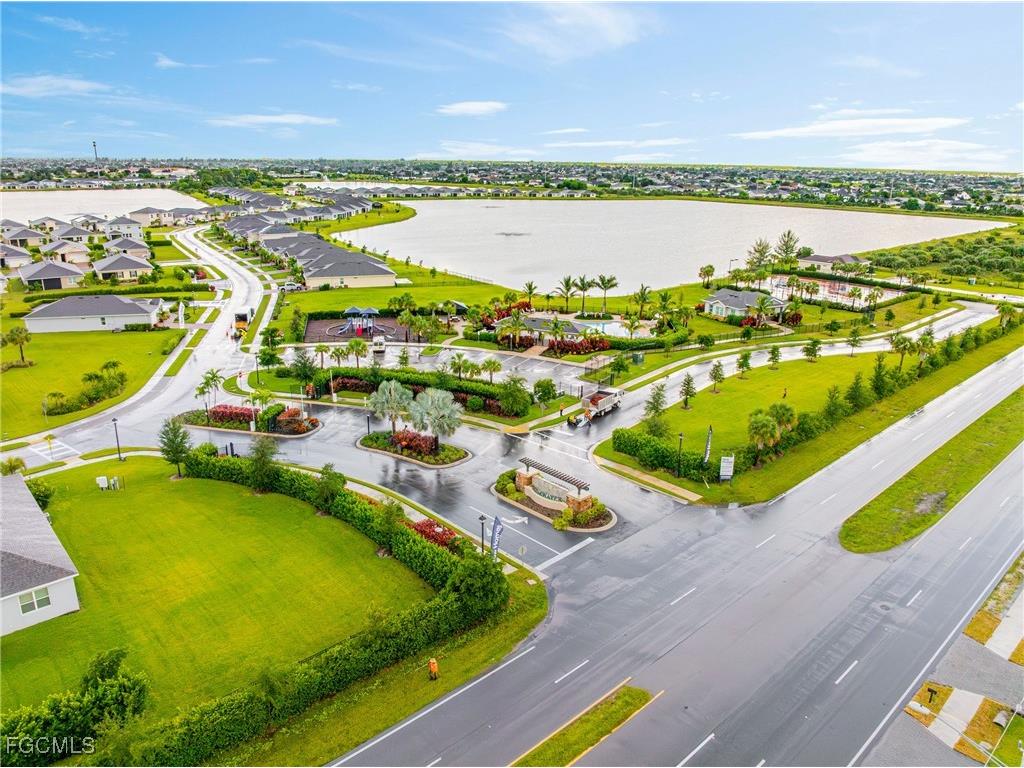 607 Parkshore Lake Avenue Cape Coral FL 33993 2025018778 image3