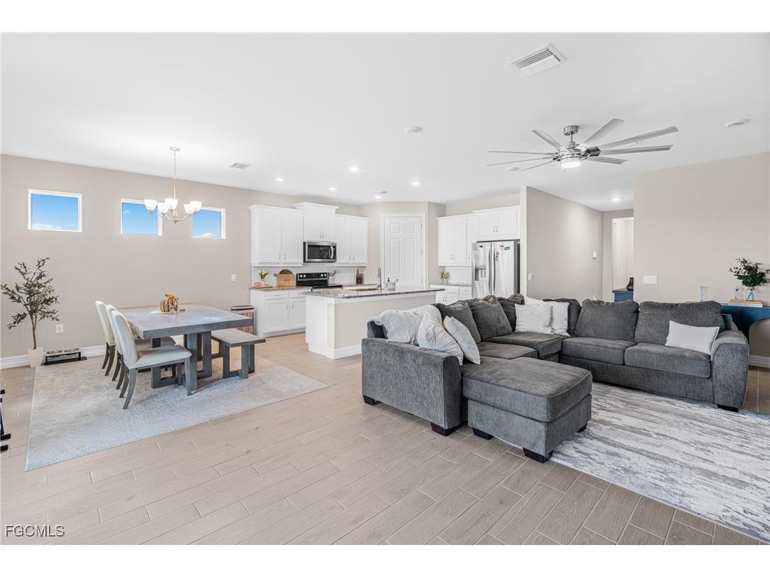 607 Parkshore Lake Avenue Cape Coral FL 33993 2025018778 image7