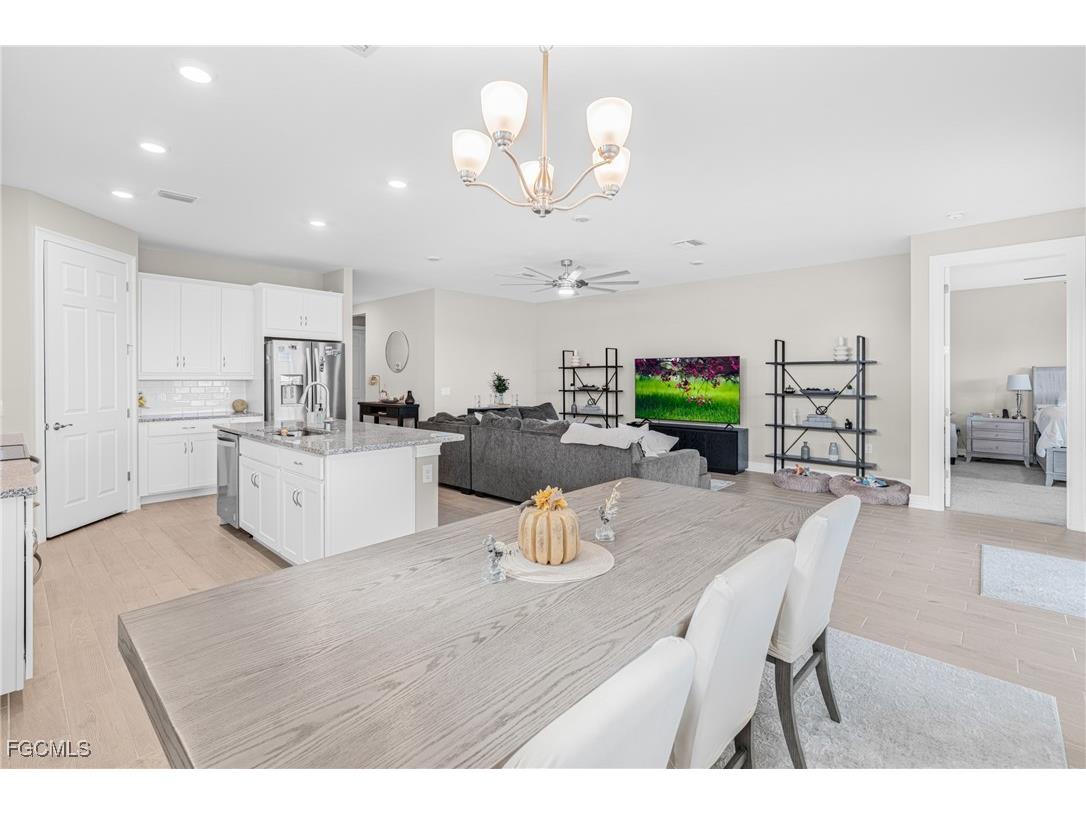 607 Parkshore Lake Avenue Cape Coral FL 33993 2025018778 image8