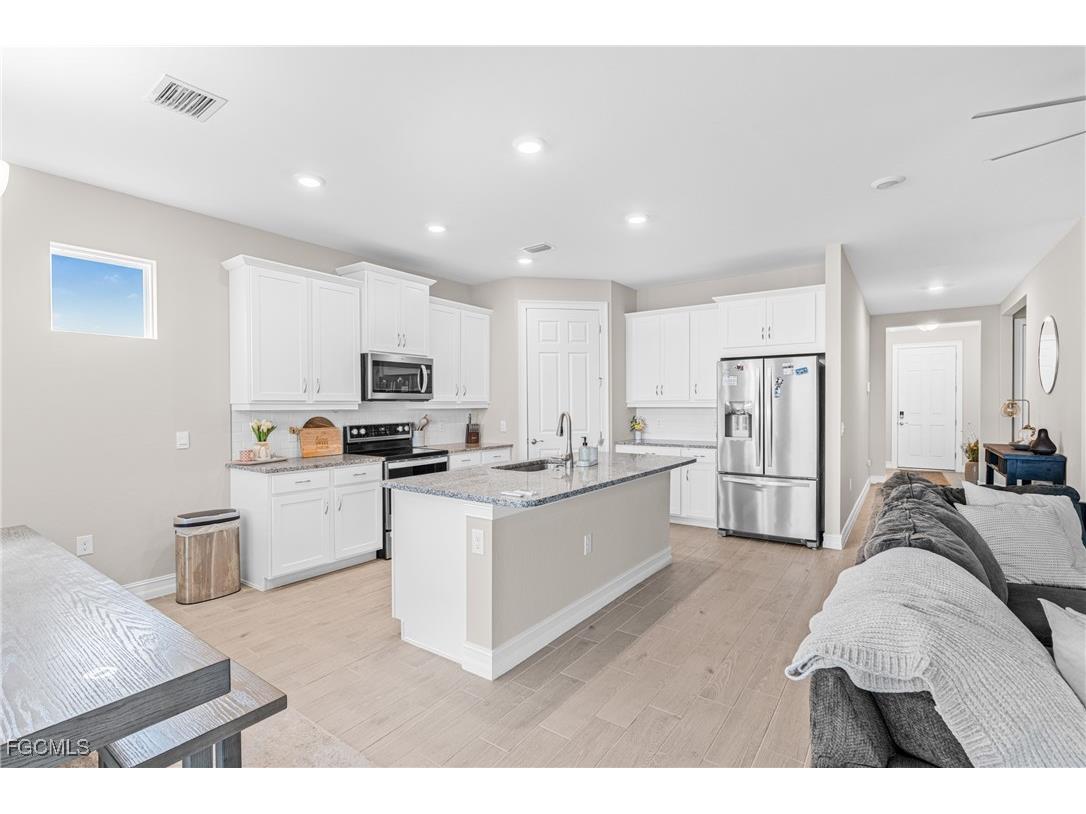 607 Parkshore Lake Avenue Cape Coral FL 33993 2025018778 image9