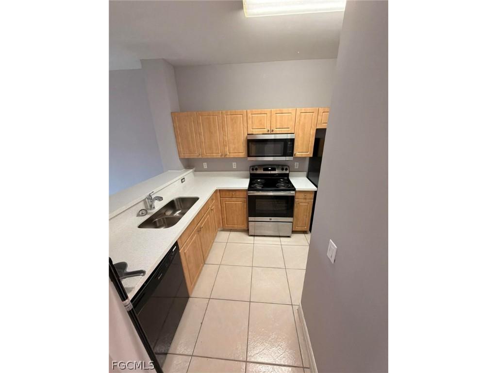 607 SE 13th Place #203 Cape Coral FL 33990 2025019076 image5