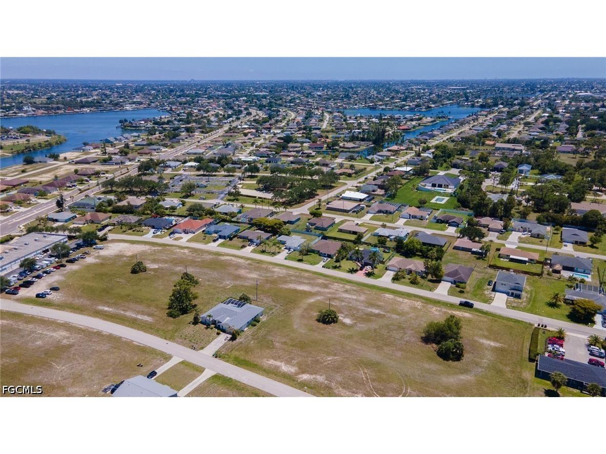 607 SW 4th Street Cape Coral FL 33991 2026021235 image4