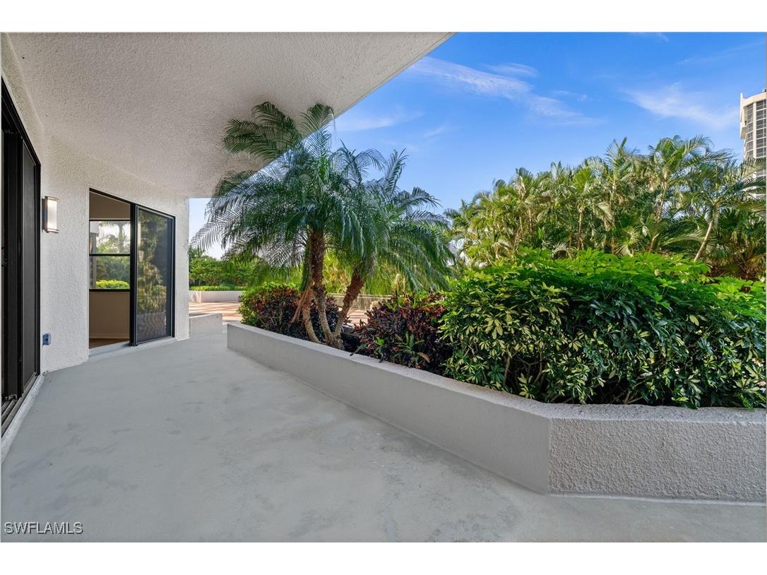 6075 Pelican Bay Boulevard #104 Naples FL 34108 225082391 image30