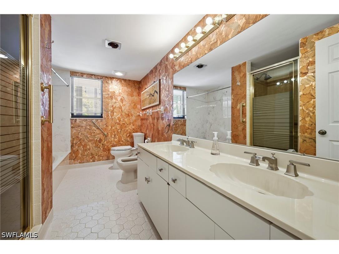6075 Pelican Bay Boulevard #201 Naples FL 34108 226014138 image21
